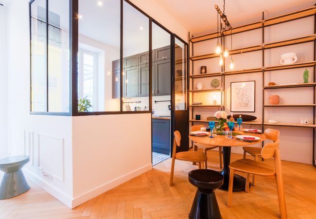 Dining area next to the kitchen