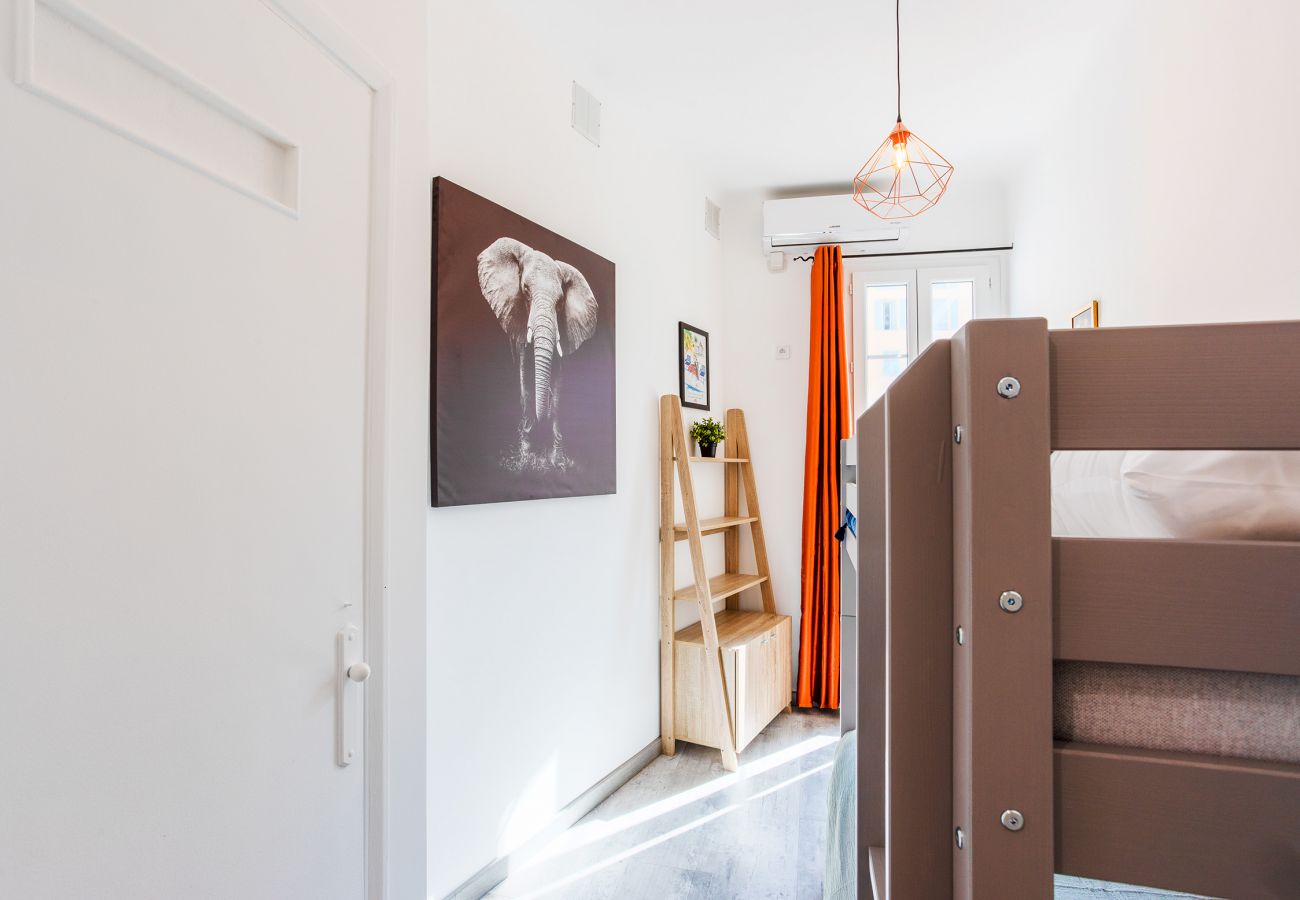 Bedroom with bunk bed