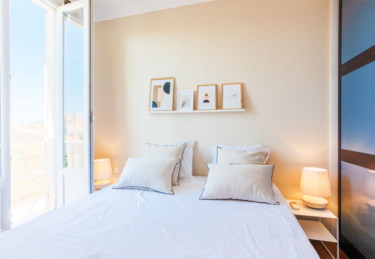 bedroom with open view