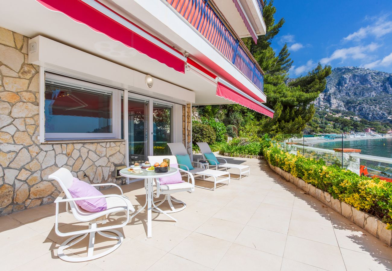 Très grande terrasse équipée Very large equipped terrace