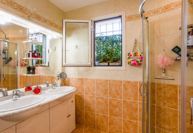 Villa in Nice - VILLA ESCALINADA By Rivera Holiday Homes Villa in Nice - VILLA ESCALINADA By Rivera Holiday Homes