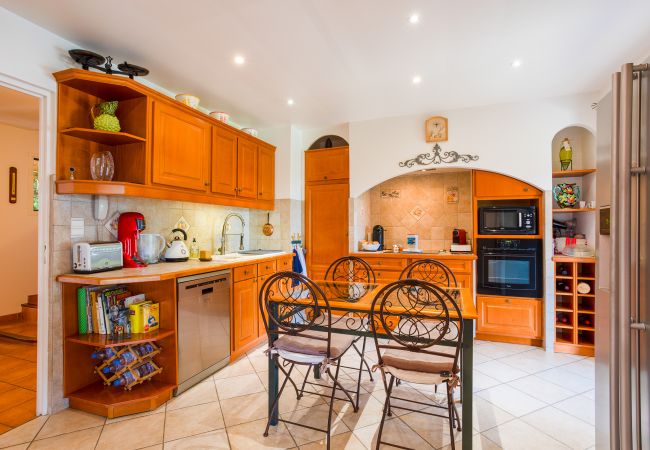 Villa in Nice - VILLA ESCALINADA By Rivera Holiday Homes Villa in Nice - VILLA ESCALINADA By Rivera Holiday Homes