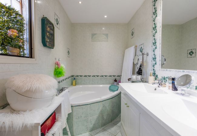 Villa in Nice - VILLA ESCALINADA By Rivera Holiday Homes Villa in Nice - VILLA ESCALINADA By Rivera Holiday Homes