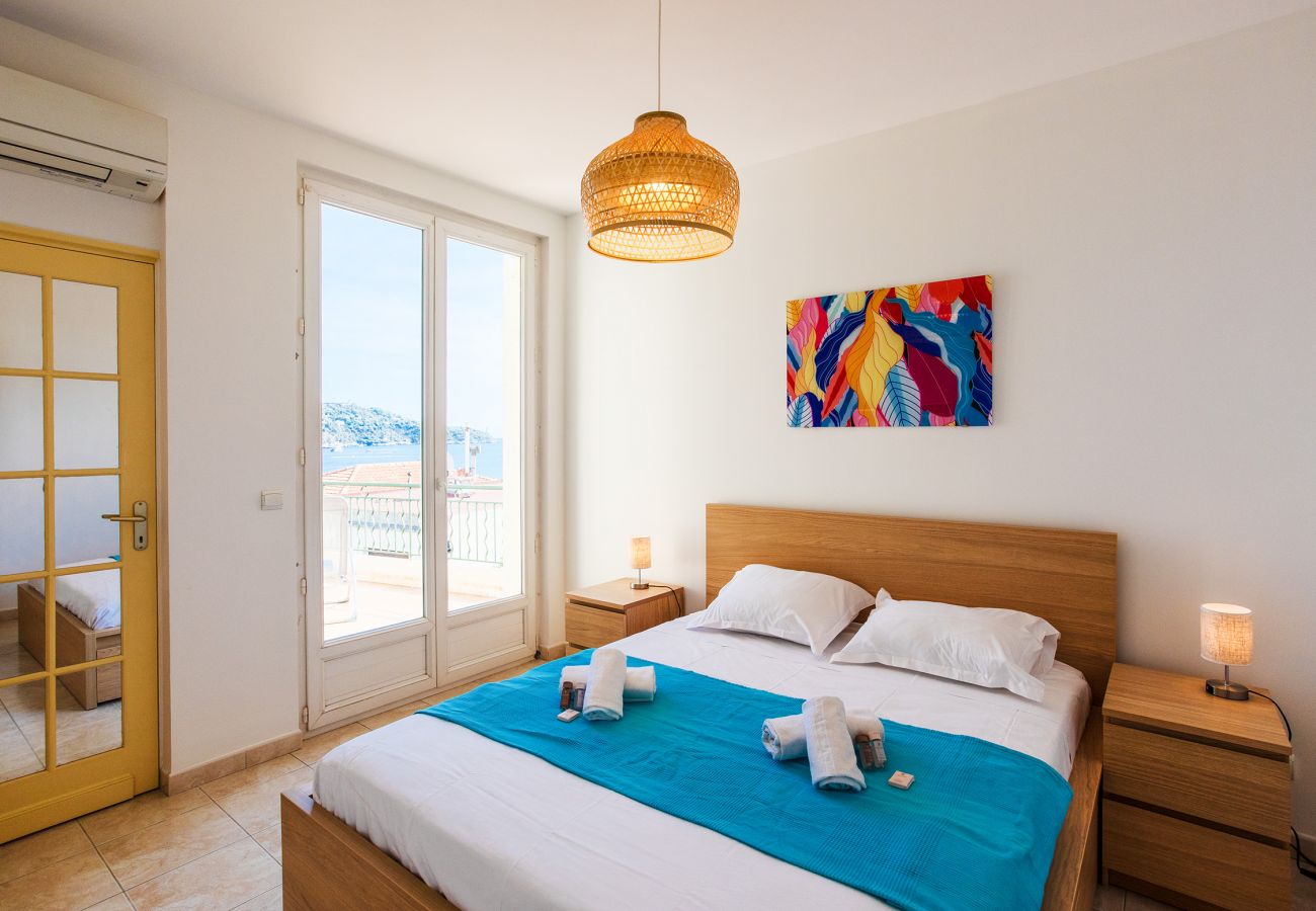 Bedroom with sea view