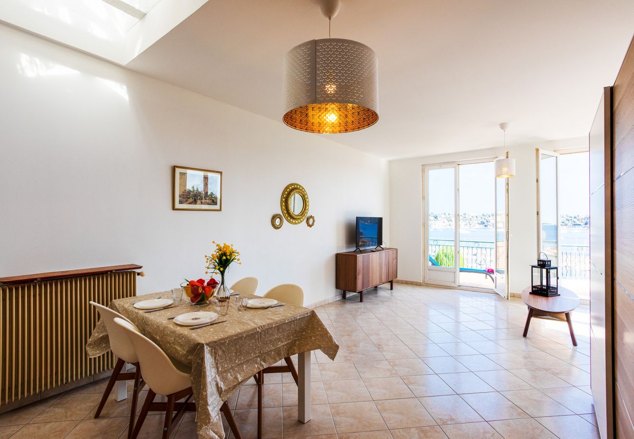 Dining room with sea view