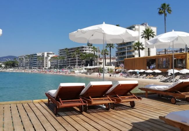 Juan-les-Pins Beach Studio in Juan-les-Pins - LE CONSTELLATION By Riviera Holiday Homes
