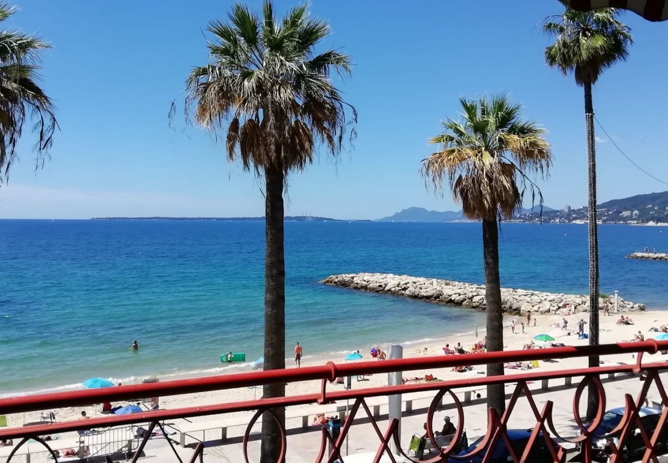 View in Beach of Juan les pins