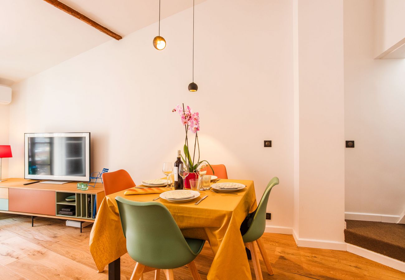 air-conditioned dining room