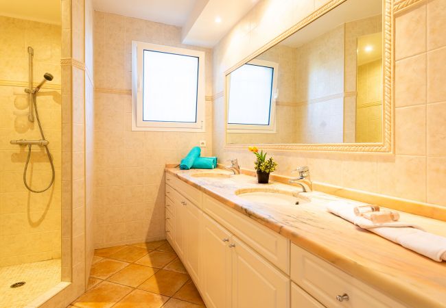 Villa in Golfe Juan - VILLA PARADISIO VI4351 By Riviera Holiday Homes Villa in Golfe Juan - VILLA PARADISIO VI4351 By Riviera Holiday Homes