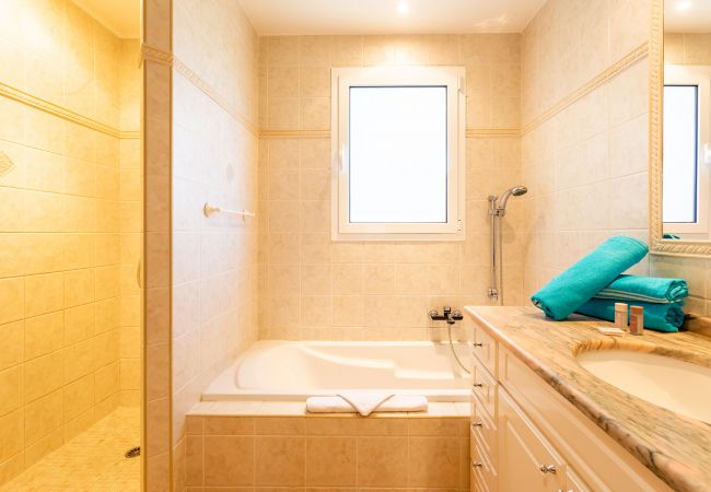 Villa in Golfe Juan - VILLA PARADISIO VI4351 By Riviera Holiday Homes Villa in Golfe Juan - VILLA PARADISIO VI4351 By Riviera Holiday Homes