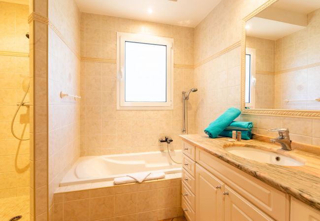 Villa in Golfe Juan - VILLA PARADISIO VI4351 By Riviera Holiday Homes Villa in Golfe Juan - VILLA PARADISIO VI4351 By Riviera Holiday Homes