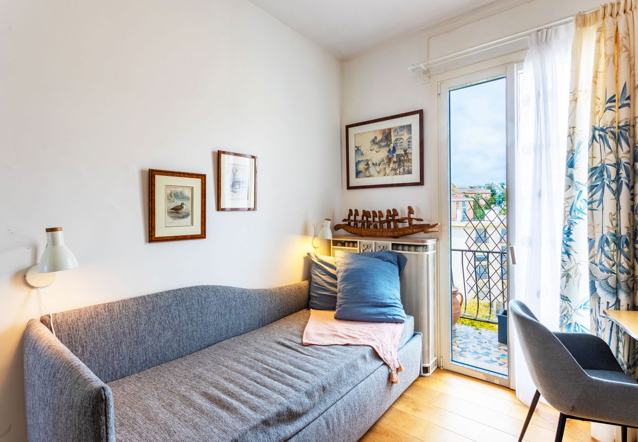 bedroom with small balcony