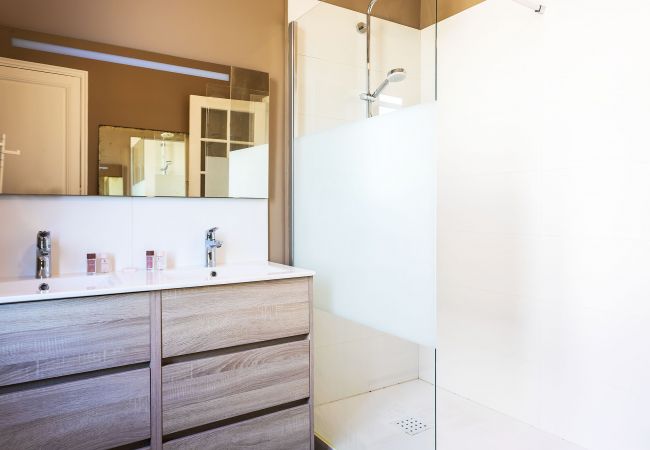 Villa in Nice - VILLA REVE D'AZUR BY Riviera Holiday Homes Villa in Nice - VILLA REVE D'AZUR BY Riviera Holiday Homes