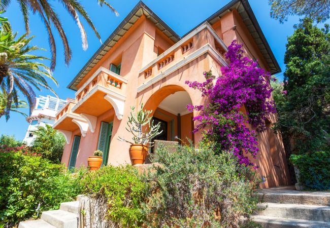 Villa in Nice - VILLA REVE D'AZUR BY Riviera Holiday Homes Villa in Nice - VILLA REVE D'AZUR BY Riviera Holiday Homes