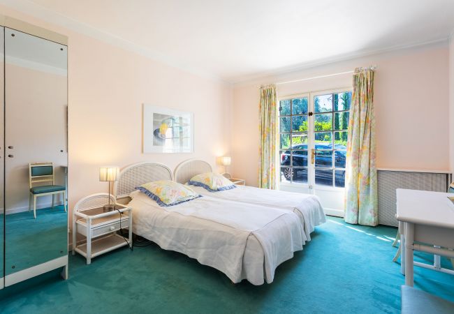 Villa in Grasse - MAS DES  LAURIERS VI4370 By Riviera Holiday Homes Villa in Grasse - MAS DES  LAURIERS VI4370 By Riviera Holiday Homes