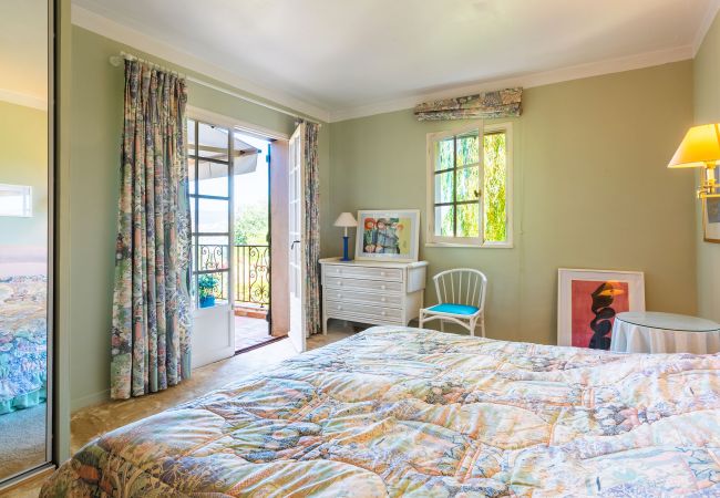 Villa in Grasse - MAS DES  LAURIERS VI4370 By Riviera Holiday Homes Villa in Grasse - MAS DES  LAURIERS VI4370 By Riviera Holiday Homes