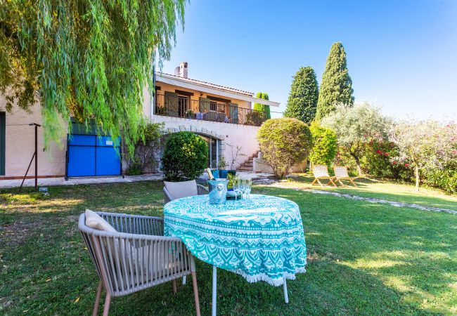 Villa in Grasse - MAS DES  LAURIERS VI4370 By Riviera Holiday Homes Villa in Grasse - MAS DES  LAURIERS VI4370 By Riviera Holiday Homes