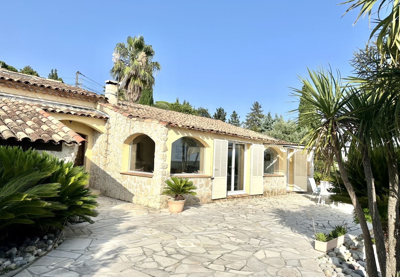 Villa in Vence - VILLA LINDA VI 4373 By Riviera Holiday Homes
