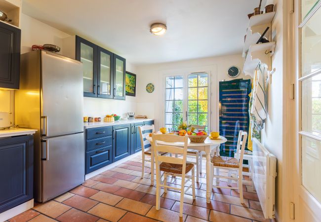 Villa in Nice - MAS DE GAIRAUT VI4395 By Riviera Holiday Homes  Villa in Nice - MAS DE GAIRAUT VI4395 By Riviera Holiday Homes