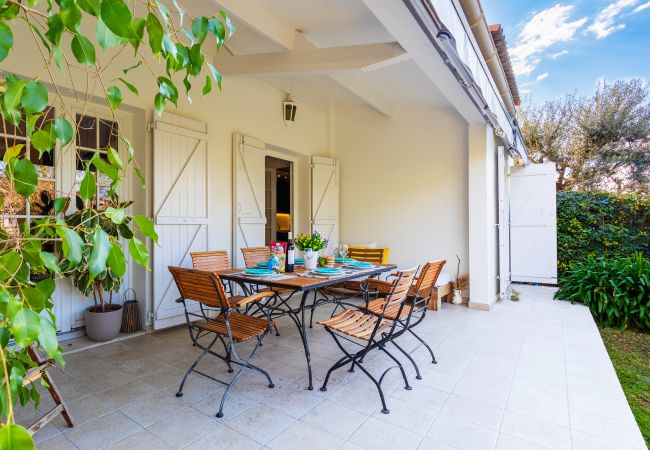 Villa in Nice - MAS DE GAIRAUT VI4395 By Riviera Holiday Homes 