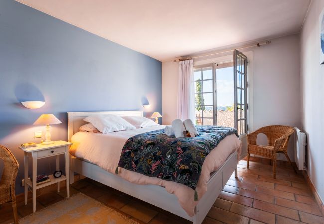 Villa in Nice - MAS DE GAIRAUT VI4395 By Riviera Holiday Homes 