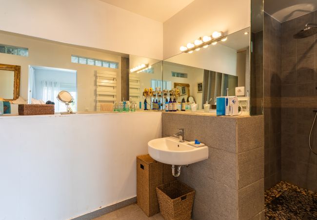 Villa in Villefranche-sur-Mer - VILLA MARGUERITE VI 4406 By Riviera Holiday Homes Villa in Villefranche-sur-Mer - VILLA MARGUERITE VI 4406 By Riviera Holiday Homes