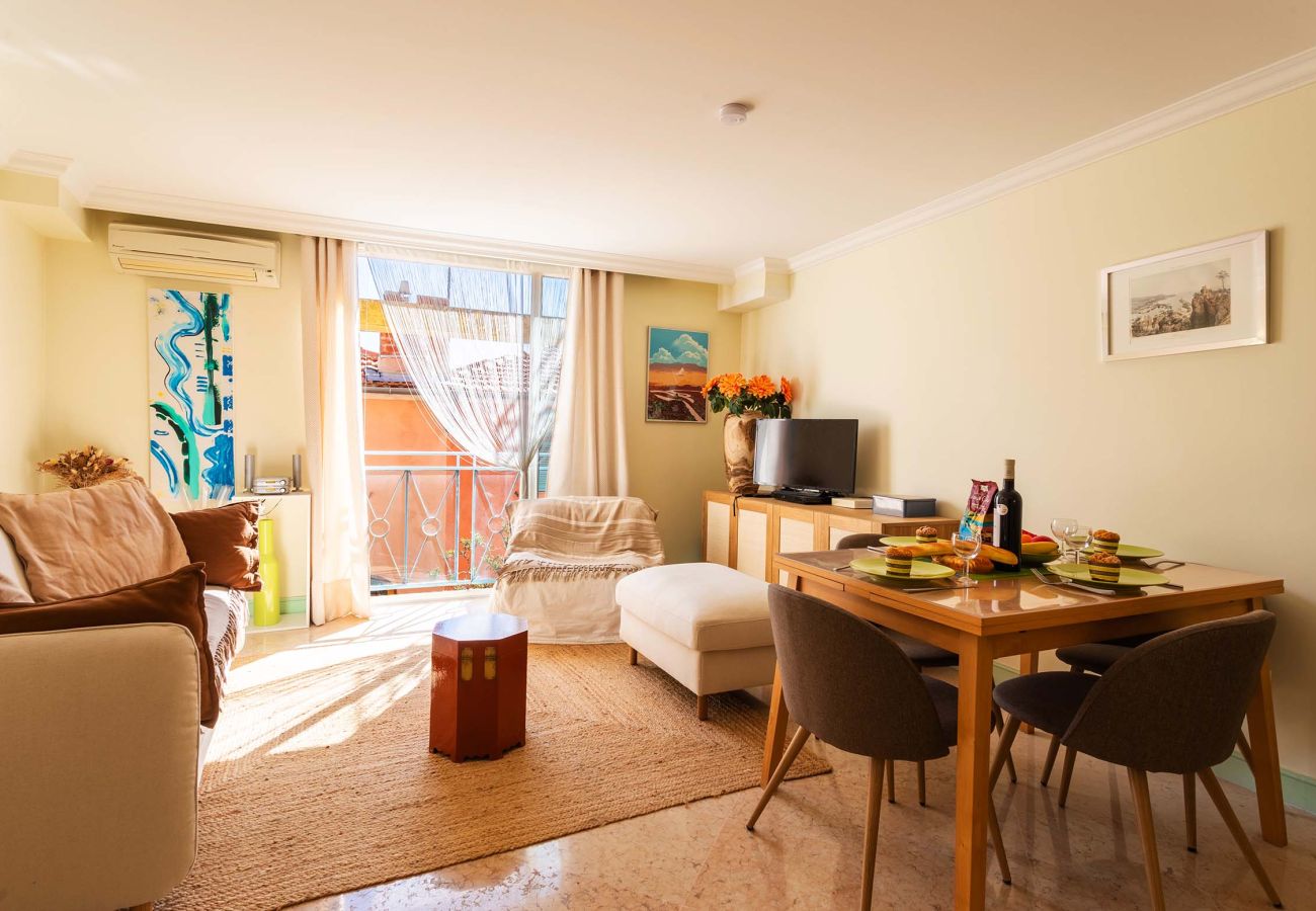 Elegant living room, dining area, and natural light. A welcoming space perfect for unwinding and enjoying every moment.