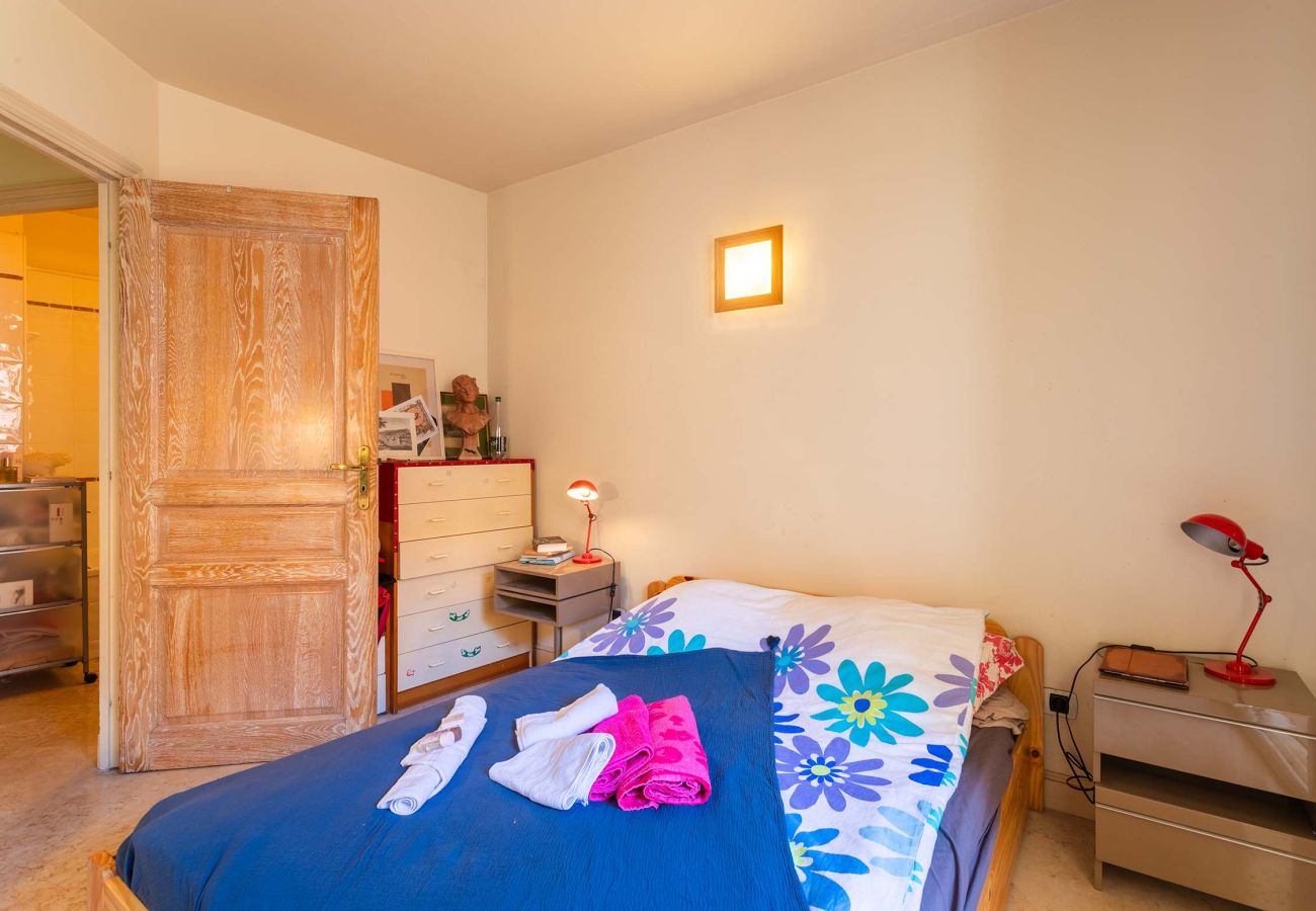 Cozy bedroom with bathroom access, neat bedding, and well-thought-out space. Perfect for optimal comfort.