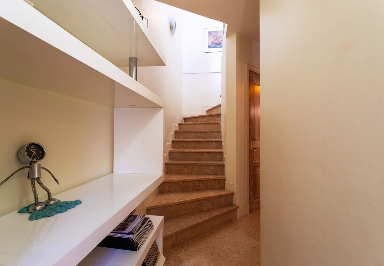 Functional staircase linking the living room to the master bedroom, ensuring a smooth and accessible connection.