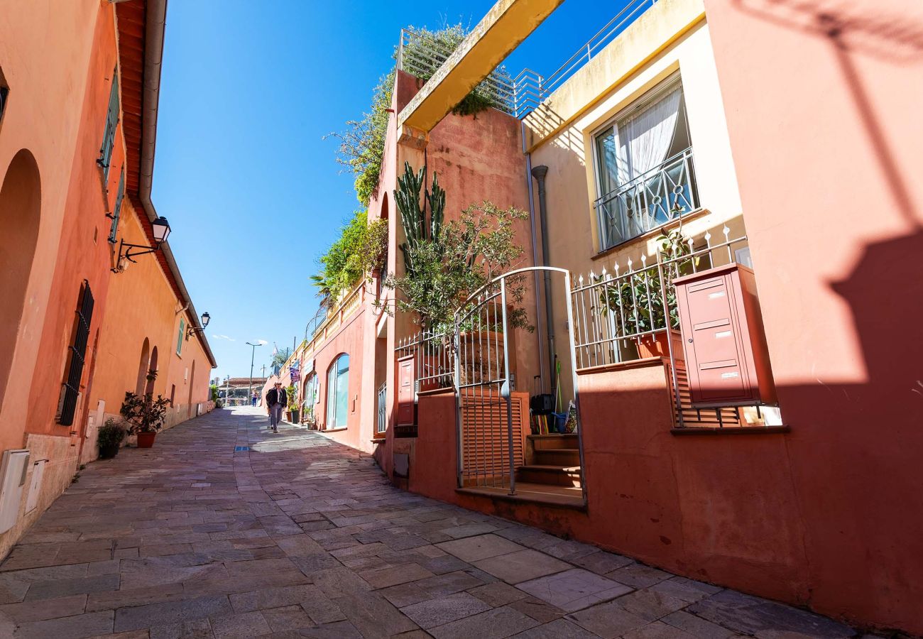 Charming, colorful facade with a practical, accessible entry. Perfect for a delightful stay.