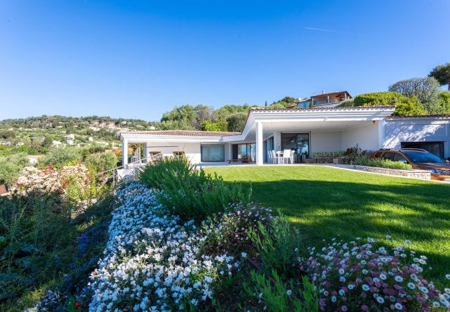 Villa in Nice - Villa ADRIANA VI4411 By Riviera Holiday Homes Villa in Nice - Villa ADRIANA VI4411 By Riviera Holiday Homes