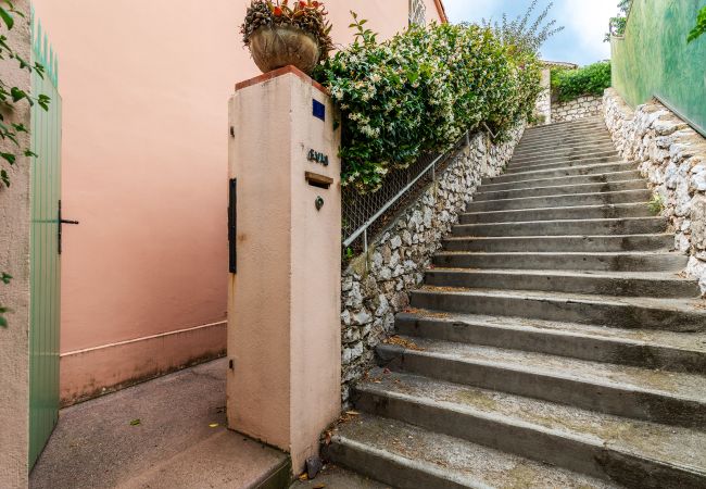 Villa in Villefranche-sur-Mer -  ROMANTIC VILLA VI4412 By Riviera Holiday Homes  Villa in Villefranche-sur-Mer -  ROMANTIC VILLA VI4412 By Riviera Holiday Homes