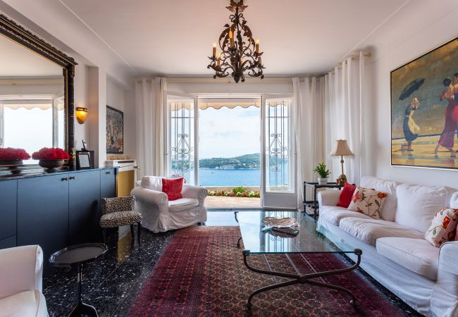 Villa in Villefranche-sur-Mer -  ROMANTIC VILLA VI4412 By Riviera Holiday Homes  Villa in Villefranche-sur-Mer -  ROMANTIC VILLA VI4412 By Riviera Holiday Homes