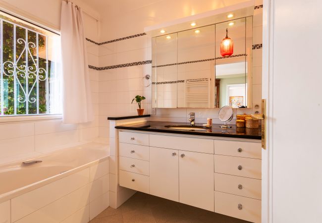 Villa in Villefranche-sur-Mer -  ROMANTIC VILLA VI4412 By Riviera Holiday Homes  Villa in Villefranche-sur-Mer -  ROMANTIC VILLA VI4412 By Riviera Holiday Homes