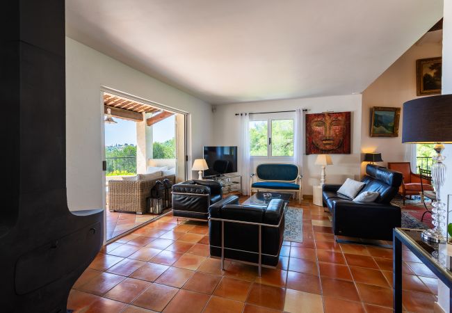 Villa in Nice - VILLA HATELMA VI4404 By Riviera Holiday Homes  Villa in Nice - VILLA HATELMA VI4404 By Riviera Holiday Homes