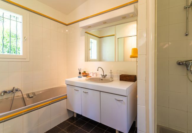 Villa in Nice - VILLA HATELMA VI4404 By Riviera Holiday Homes  Villa in Nice - VILLA HATELMA VI4404 By Riviera Holiday Homes