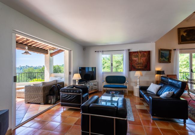 Villa in Nice - VILLA HATELMA VI4404 By Riviera Holiday Homes  Villa in Nice - VILLA HATELMA VI4404 By Riviera Holiday Homes