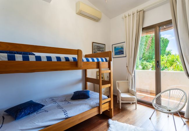 Villa in Nice - VILLA HATELMA VI4404 By Riviera Holiday Homes  Villa in Nice - VILLA HATELMA VI4404 By Riviera Holiday Homes