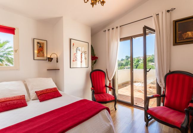 Villa in Nice - VILLA HATELMA VI4404 By Riviera Holiday Homes  Villa in Nice - VILLA HATELMA VI4404 By Riviera Holiday Homes