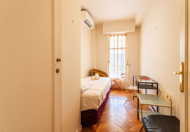 Apartment in Nice - LE CAPITOL 2 AP4421 By Riviera Holiday Homes Apartment in Nice - LE CAPITOL 2 AP4421 By Riviera Holiday Homes