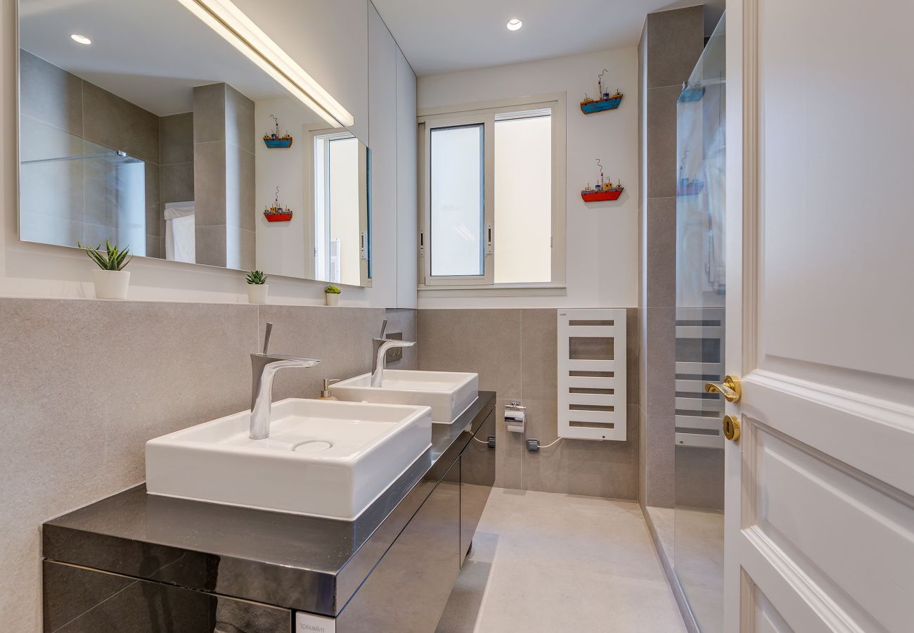 Apartment in Nice - LE 3 PROMENADE AP4424 By Riviera Holiday Homes 