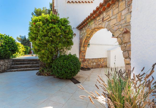 Villa in Mougins - VILLA LA ROSERAIE VI4425 By Riviera Holiday Homes Villa in Mougins - VILLA LA ROSERAIE VI4425 By Riviera Holiday Homes