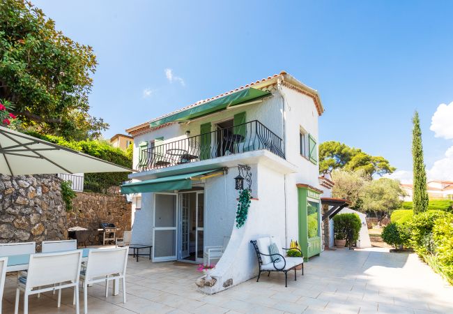 Villa in Mougins - VILLA LA ROSERAIE VI4425 By Riviera Holiday Homes Villa in Mougins - VILLA LA ROSERAIE VI4425 By Riviera Holiday Homes