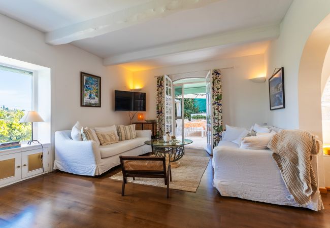 Villa in Mougins - VILLA LA ROSERAIE VI4425 By Riviera Holiday Homes Villa in Mougins - VILLA LA ROSERAIE VI4425 By Riviera Holiday Homes