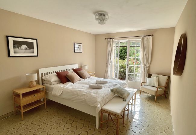 Villa in Vence - VILLA LA LOUBIANE VI4428 By Riviera Holiday Homes Villa in Vence - VILLA LA LOUBIANE VI4428 By Riviera Holiday Homes