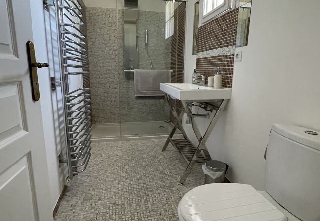 Villa in Vence - VILLA LA LOUBIANE VI4428 By Riviera Holiday Homes Villa in Vence - VILLA LA LOUBIANE VI4428 By Riviera Holiday Homes