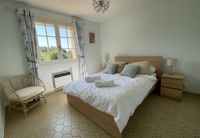 Villa in Vence - VILLA LA LOUBIANE VI4428 By Riviera Holiday Homes Villa in Vence - VILLA LA LOUBIANE VI4428 By Riviera Holiday Homes