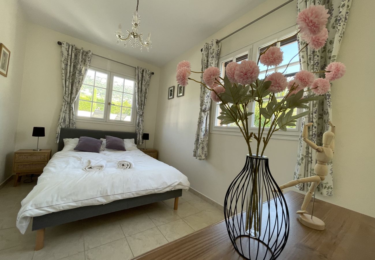 Villa in Vence - VILLA LA LOUBIANE VI4428 By Riviera Holiday Homes