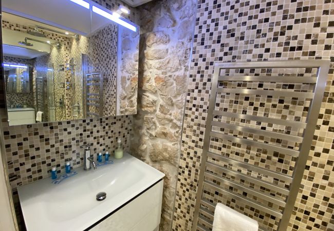 Apartment in Villefranche-sur-Mer - COCON AP4446 By Riviera Holiday Homes Apartment in Villefranche-sur-Mer - COCON AP4446 By Riviera Holiday Homes
