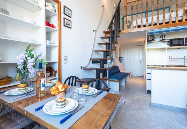 Studio in Villefranche-sur-Mer - MARINE AP4445 By Riviera Holiday Homes Studio in Villefranche-sur-Mer - MARINE AP4445 By Riviera Holiday Homes